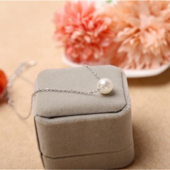 Jewelry - ➰Faux Pearl Necklace